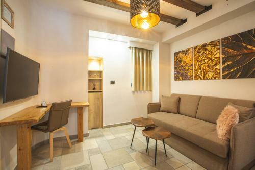 Adryades Luxury Apartments