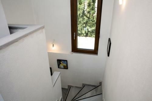 Modern Serene Villa Near The Sea