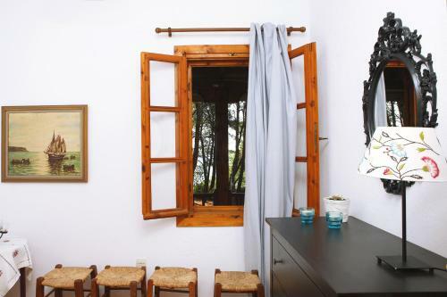 Squirrel Beach Front Villa, Metamorfosi