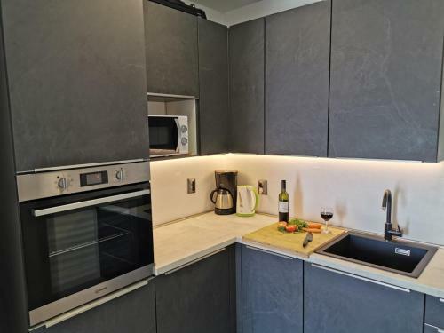 Kira Apartment - See View