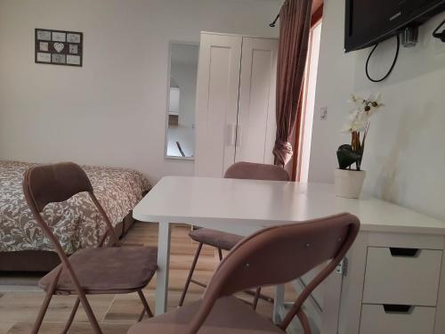 Apartmani Eva - Studio, Soba -