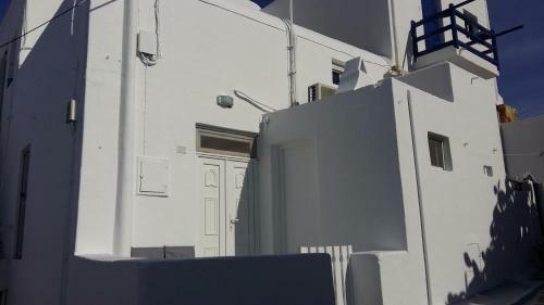Traditional Split Level House In Mykonos Town