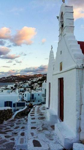 Traditional Split Level House In Mykonos Town