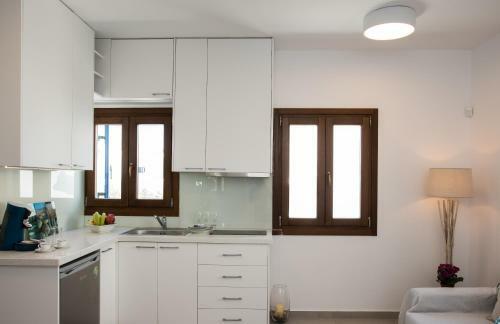 Olive Tree, Mykonos Town House With Pool