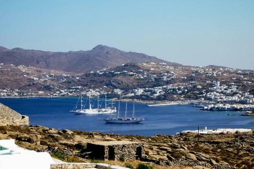 Mykonos Actor?s Villa. 2 Bdrs, Private Mini-pool