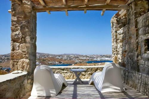Mykonos Actor?s Villa. 2 Bdrs, Private Mini-pool