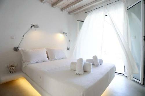 Mykonos Actor?s Villa. 2 Bdrs, Private Mini-pool