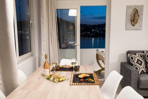 Sea House Grey Senses