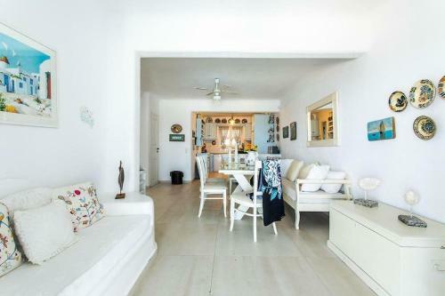 Beachfront Villa Giovanna - Premium Location & Jacuzzi