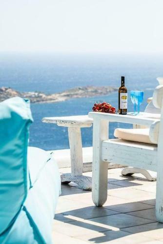 Beachfront Villa Giovanna - Premium Location & Jacuzzi