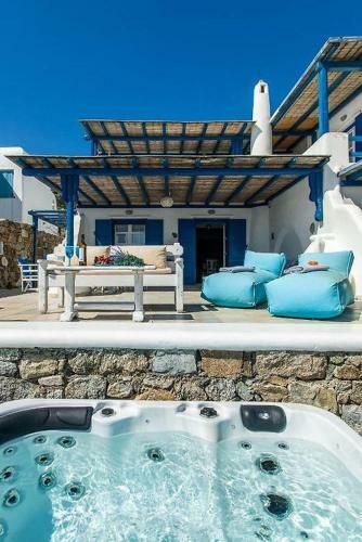 Beachfront Villa Giovanna - Premium Location & Jacuzzi