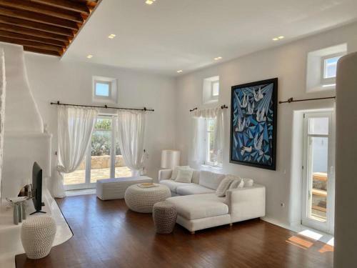 Near Ornos 6-bedroom Villa
