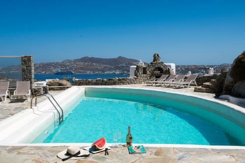 Elegant Villa W/ Ocean Views & 2 Pools!