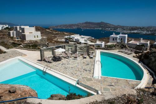 Elegant Villa W/ Ocean Views & 2 Pools!