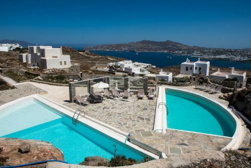 Elegant Villa W/ Ocean Views & 2 Pools!