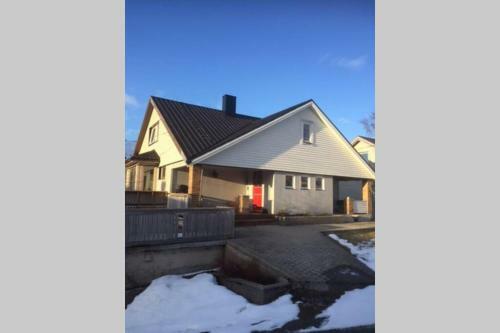 Hus I Rolig Str�k Sentralt I Svolv�r.