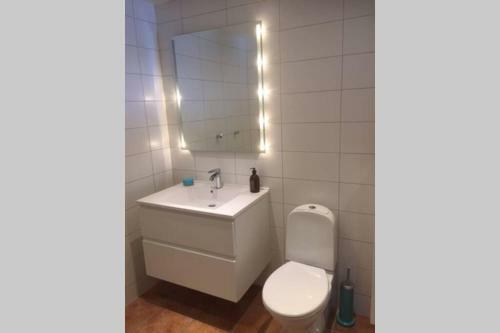 Hus I Rolig Str�k Sentralt I Svolv�r.