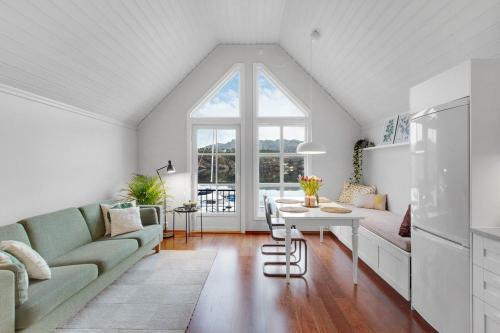 Scenic Waterfront Cabin