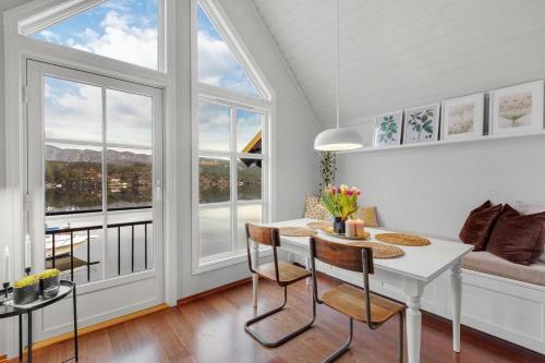 Scenic Waterfront Cabin