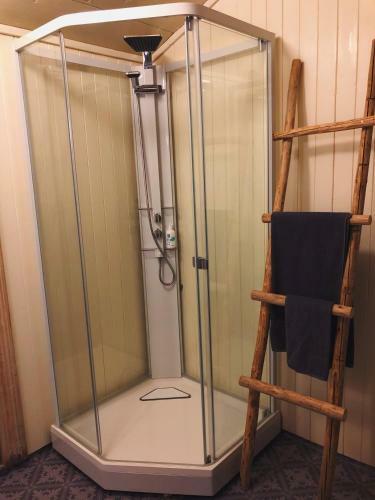 Bakarstuo, Utp� Neset