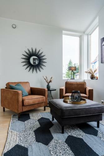 Modern Villas In Plush Town