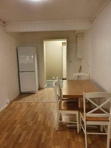 Apartamento Leilighet Med 2 Soverom, Parkering
