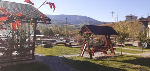 Hostal Pensiunea La Poalele C?limanilor
