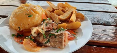 Hostal Pensiunea La Poalele C?limanilor
