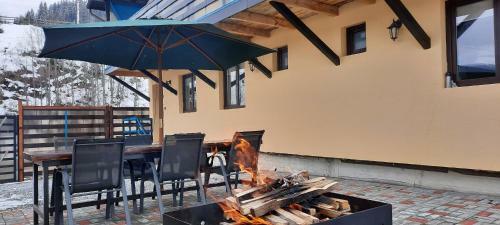 Hostal Pensiunea La Poalele C?limanilor