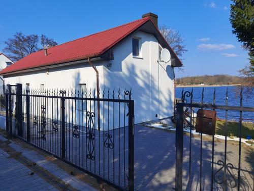 Lake House Listomie