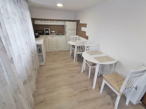 Hostal Vila Aras