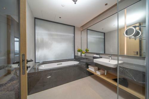 Hotel Holiday Inn Qinhuangdao Haigang