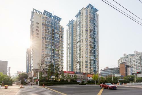 Hotel Qingdao Shinan�wusi Square�