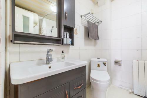 Hotel Qingdao Shinan�wusi Square�