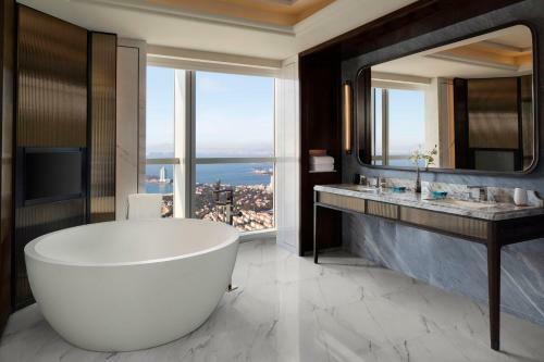 Hotel The St Regis Qingdao