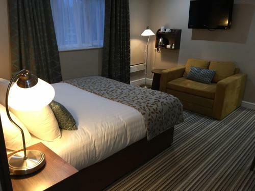 Twin Oaks Hotel