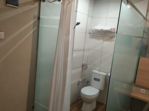 Hostal Reddoorz At Jalan Patimura Lampung