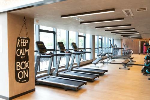 Hotel Moxy Shenzhen North Station