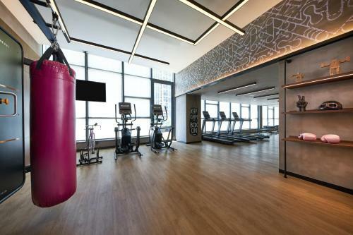 Hotel Moxy Shenzhen North Station
