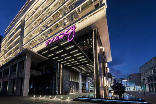 Hotel Moxy Shenzhen North Station