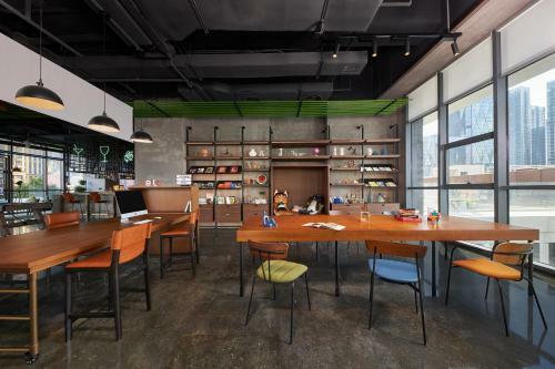 Hotel Moxy Shenzhen North Station