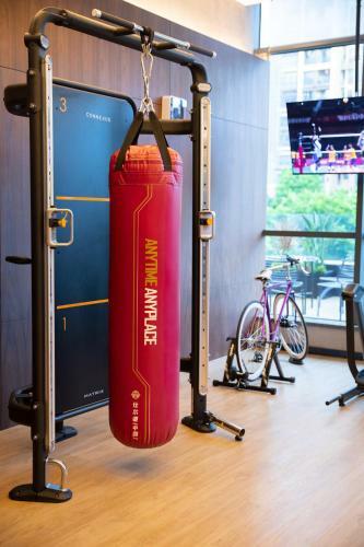 Hotel Moxy Shenzhen North Station