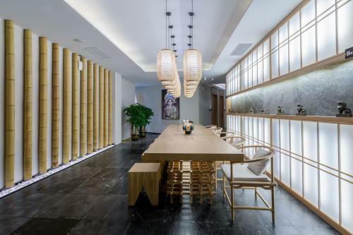 Hotel One House