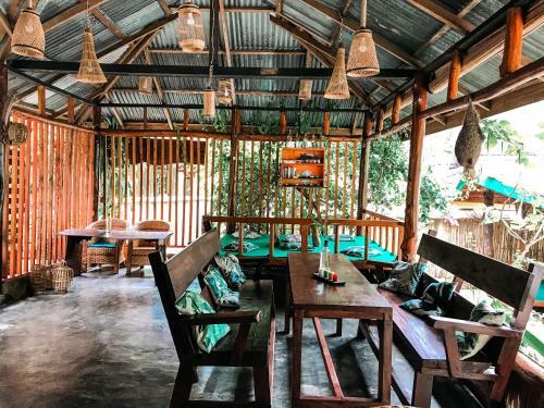 Hostal Sumatra Orangutan Explore