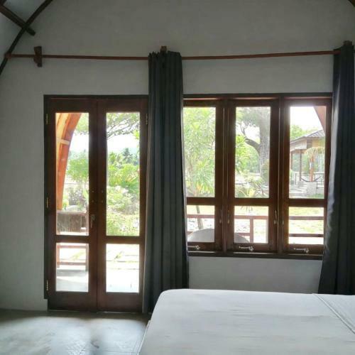 Hotel Gino's Place - Bungalows And Restaurant