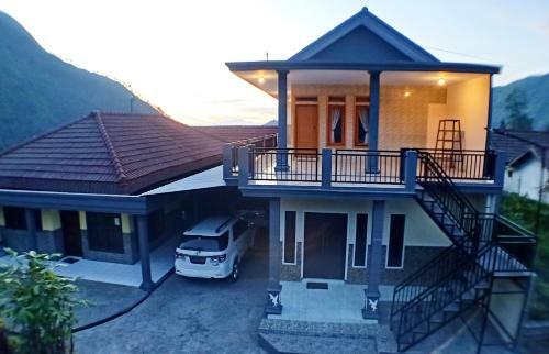 Holiday Home Anggun Bromo