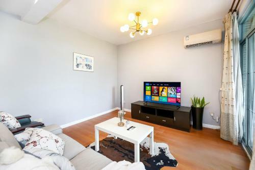 Shanghai New International Expo Center Apartment