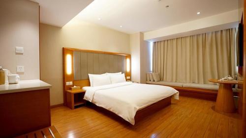 Ji Hotel (Shanghai Xintiandi South Xizang Road)