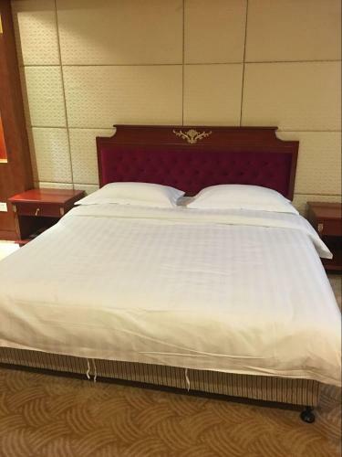Gloria Plaza Hotel Hangtou