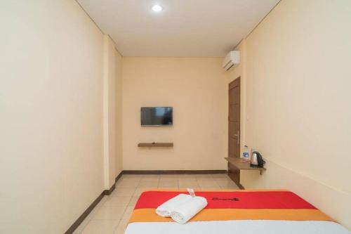 Hotel Reddoorz Near Stasiun Tangerang